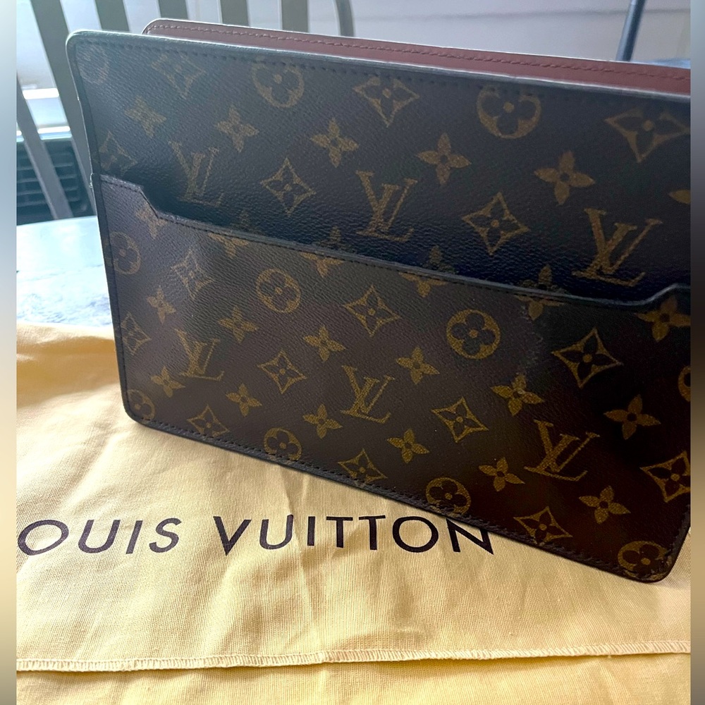 Authentic Beautiful Louis Vuitton Monogram Canvas Brown and Gold Clutch!